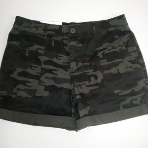 NWT Utility Shorts Camouflage Relaxed fit size Large